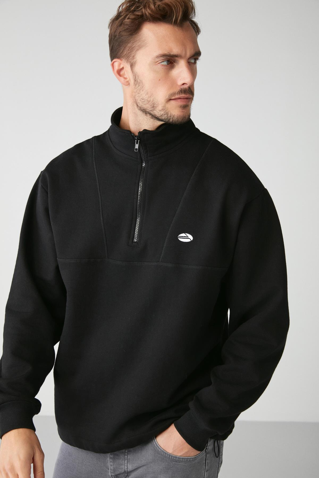 RADIANT Erkek %100 Organik Pamuk Nakış Detaylı Yarım Fermuarlı Dik Yakalı Siyah Sweatshirt