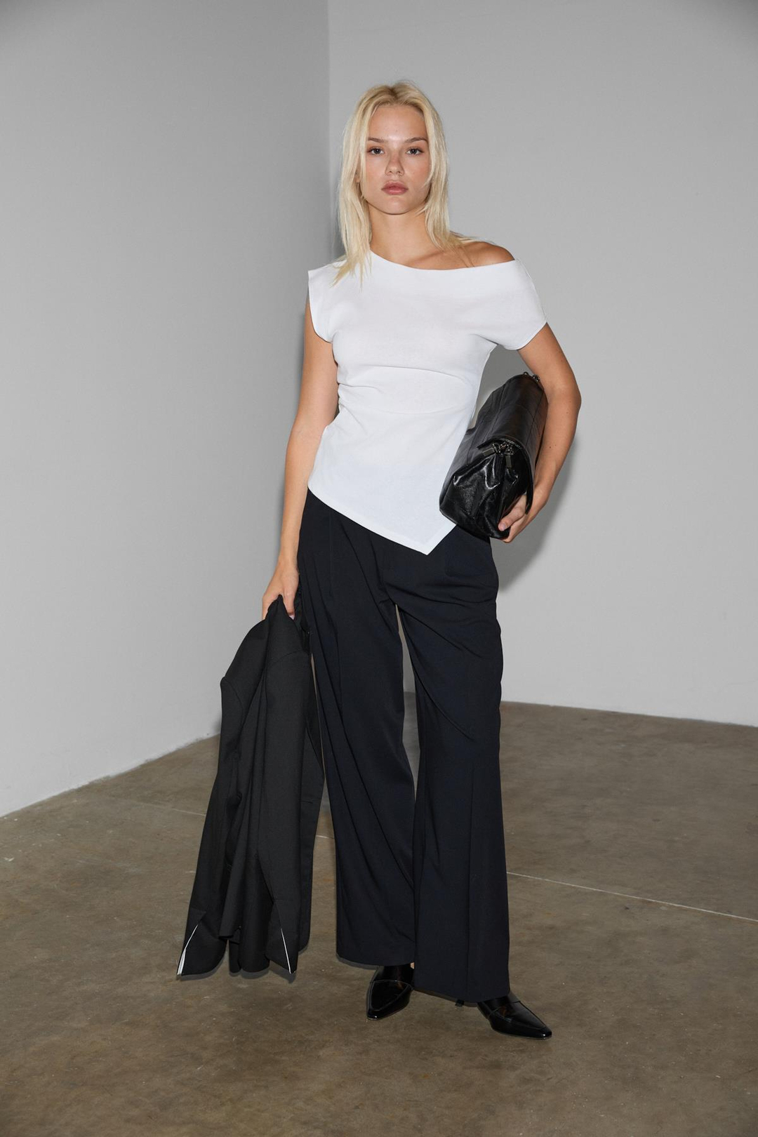 REHINGA Kadın Asimetrik Yaka Regular Kısa Kol Beyaz Bluz