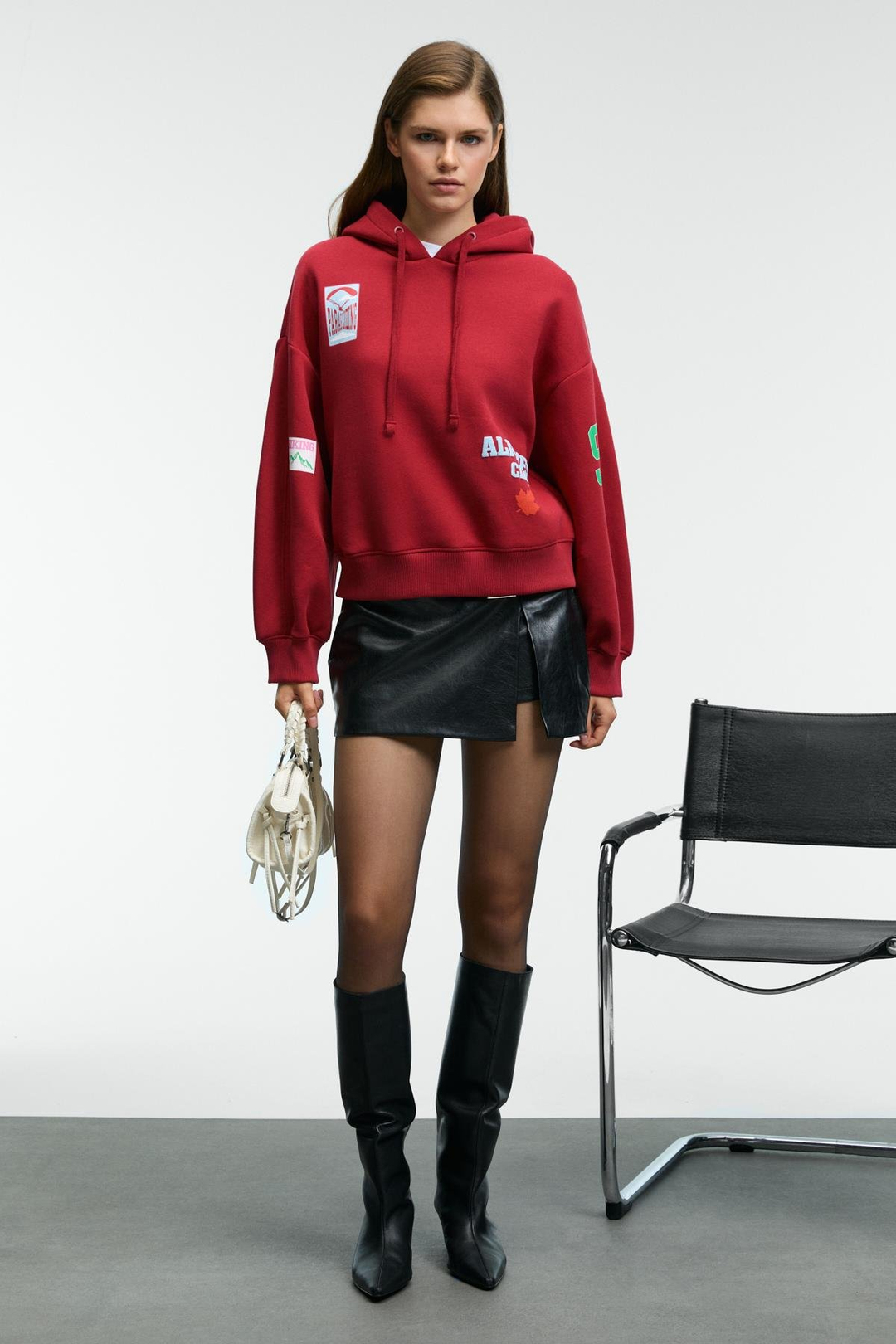 RHOVARA Kadın Oversize Kapüşonlu Baskı ve Nakış Detaylı Kırmızı Sweatshirt