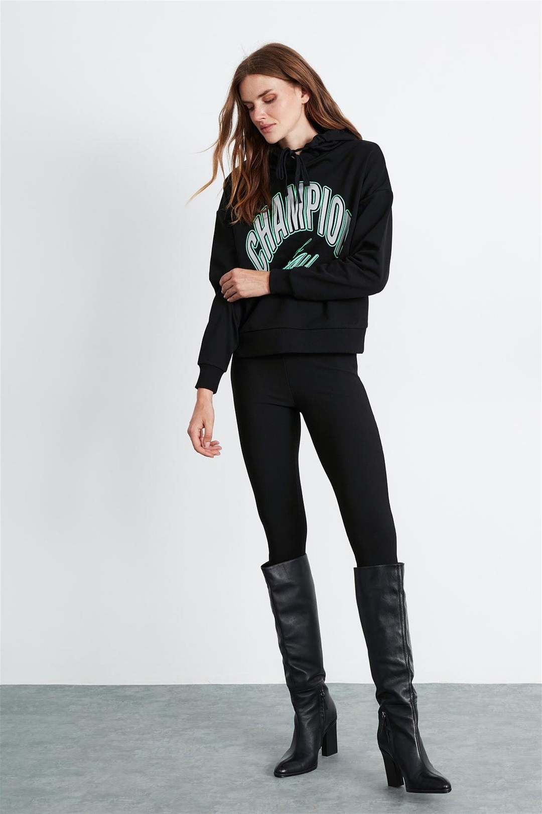 SERENITY Kadın Siyah Baskılı Kapüşonlu Oversize Sweatshirt