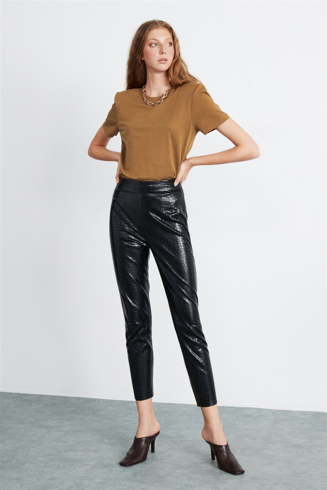 STELLA Kadın Kahverengi Düz Renk Yuvarlak Yaka Comfort Fit T-Shirt
