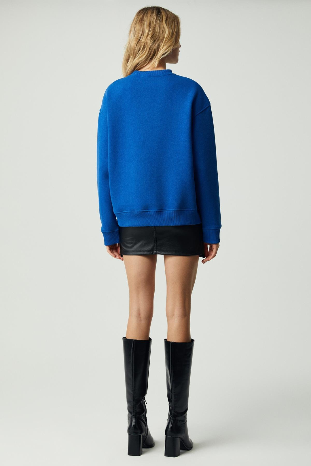 VANELTINA Kadın Organik Pamuklu Yumuşacık İçi Polarlı Yuvarlak yakalı Parlament Mavi Sweatshirt