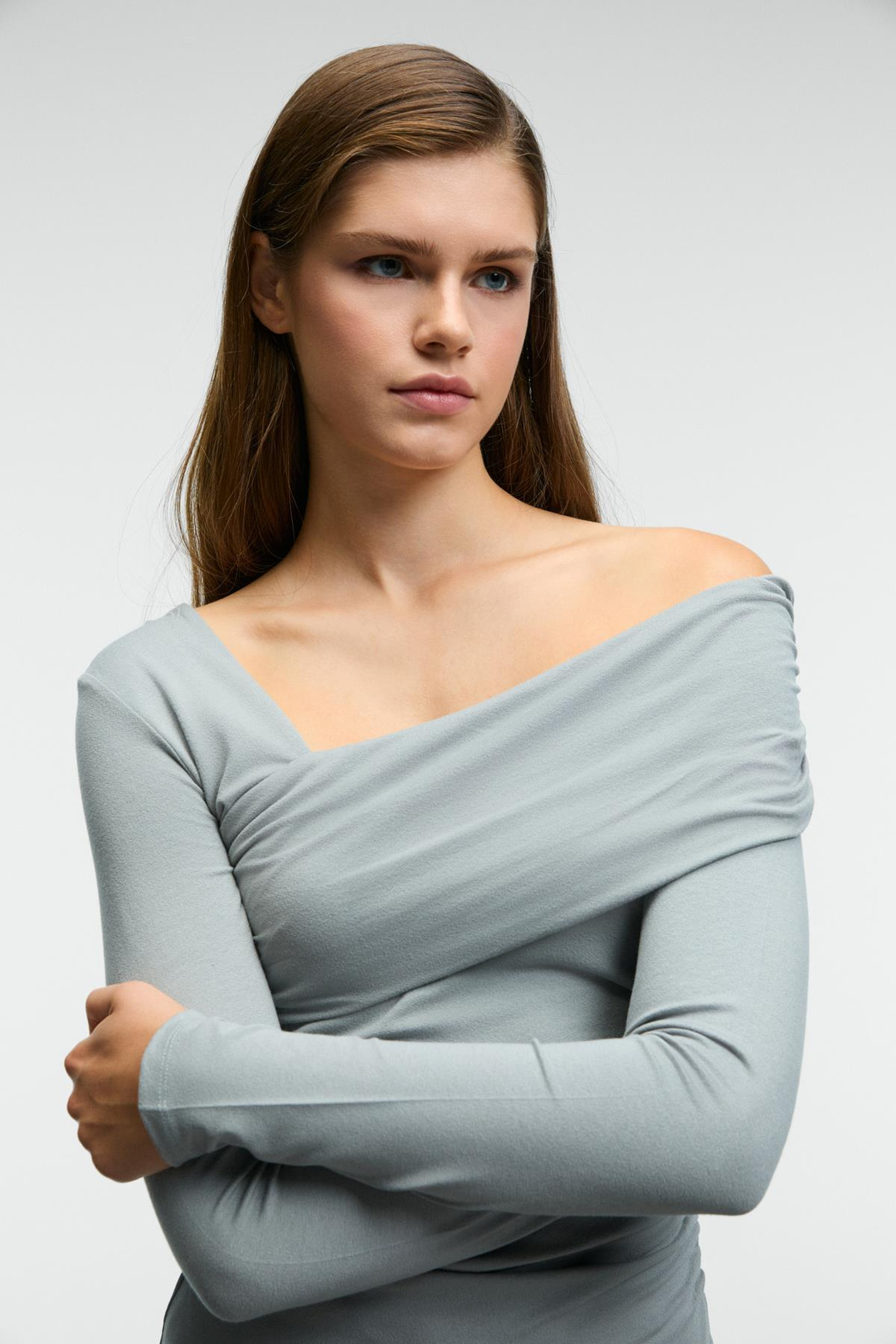 VELMEA Kadın Asimetrik Yaka Omuz Detaylı Slim Fit Açık Gri Bluz