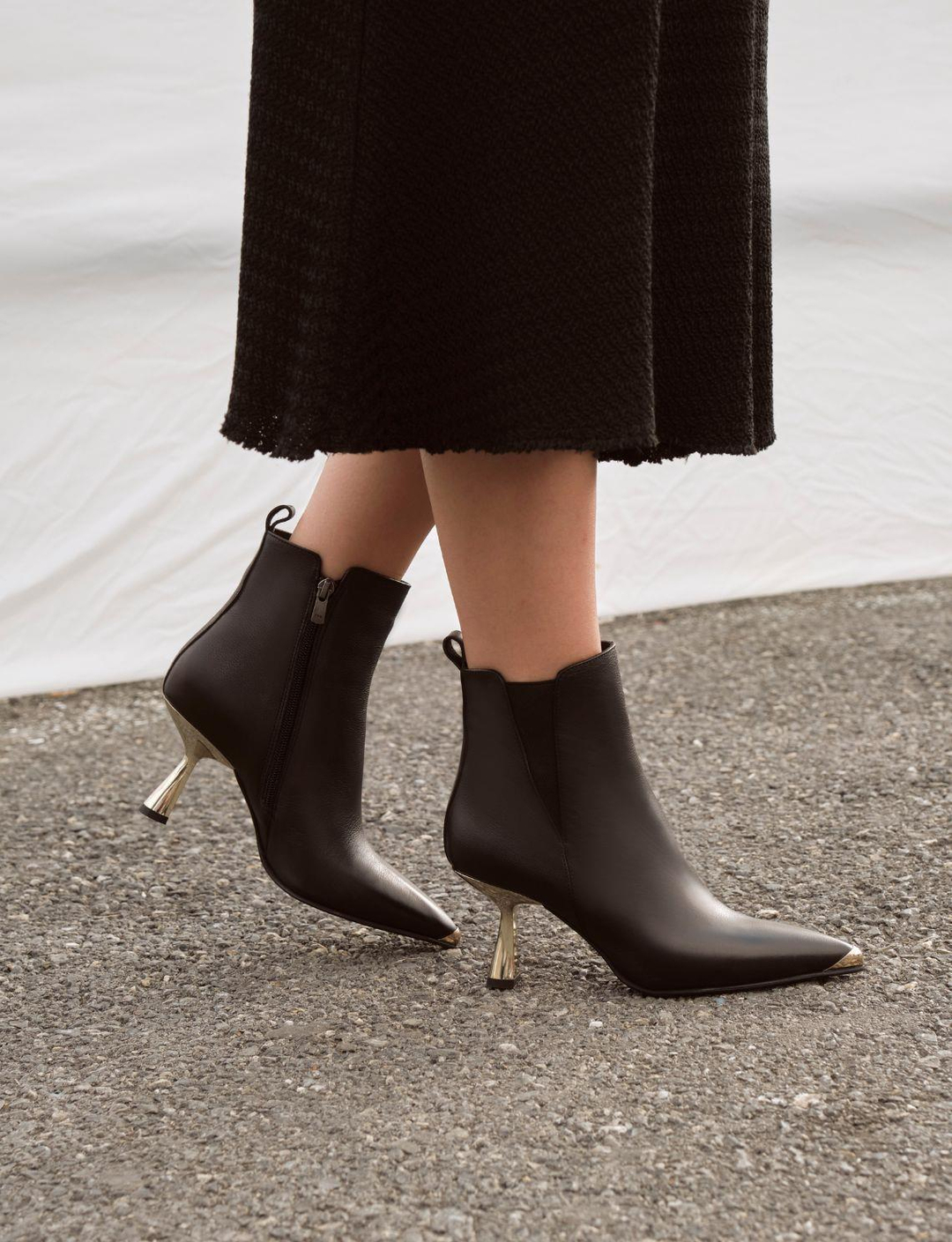 %100 Hakiki Deri Siyah Kadın Bot