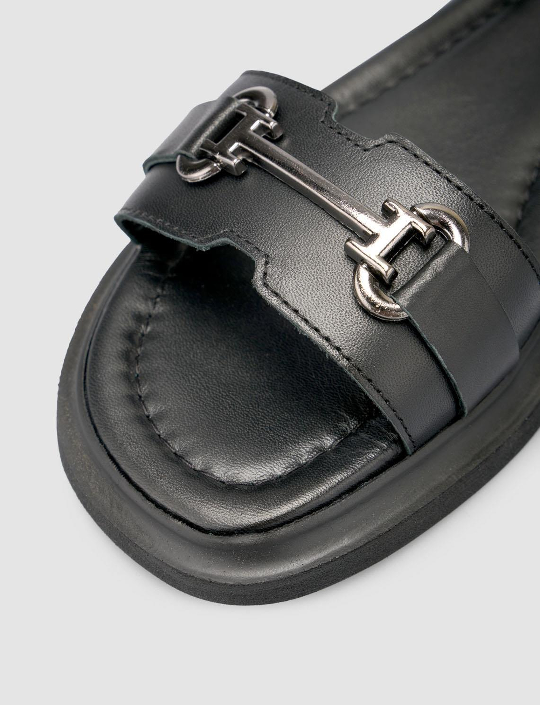 %100 Hakiki Deri Siyah Kadın Sandalet