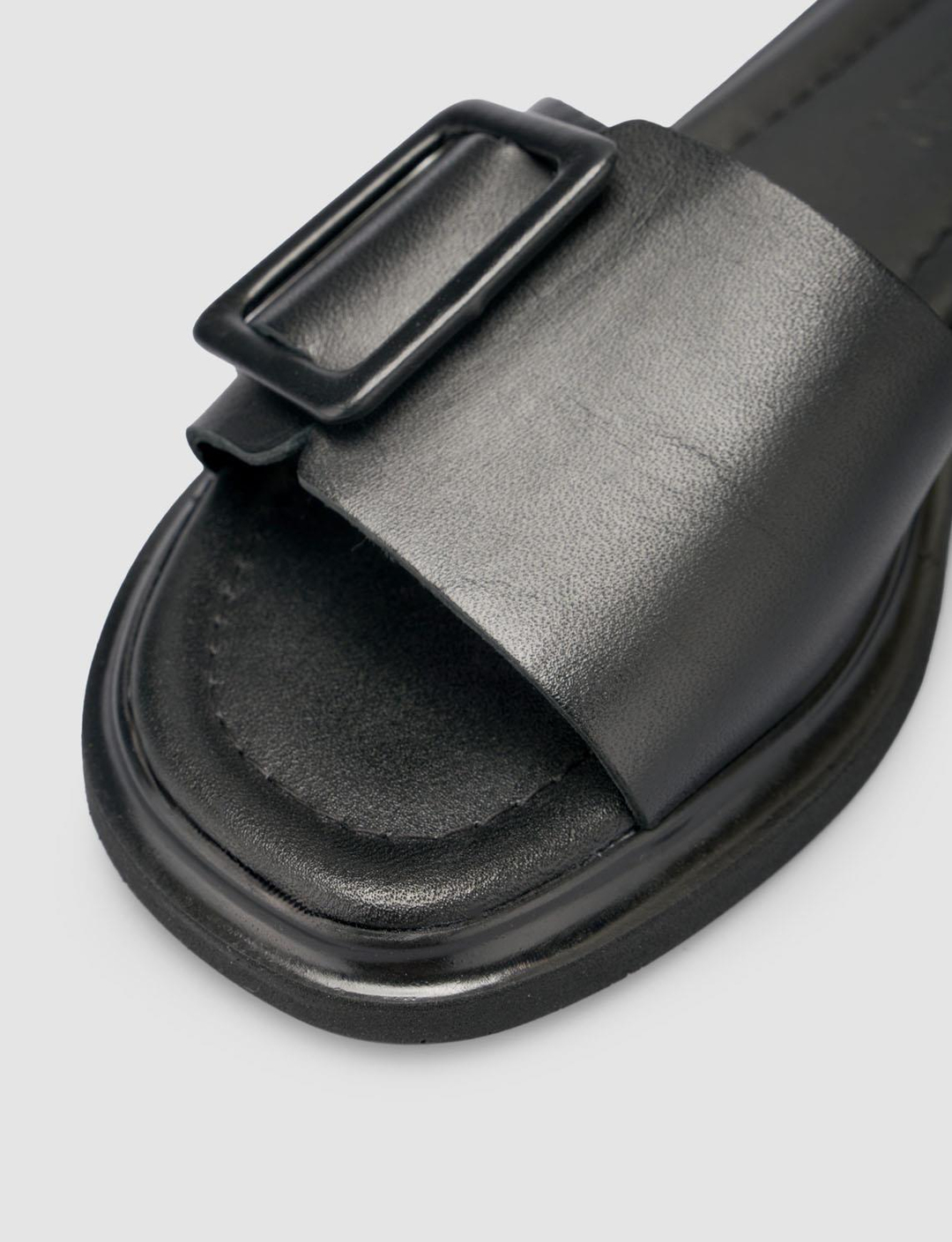 %100 Hakiki Deri Siyah Kadın Terlik