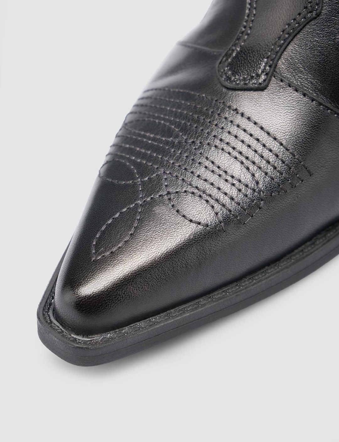 %100 Hakiki Deri Siyah Kadın Terlik