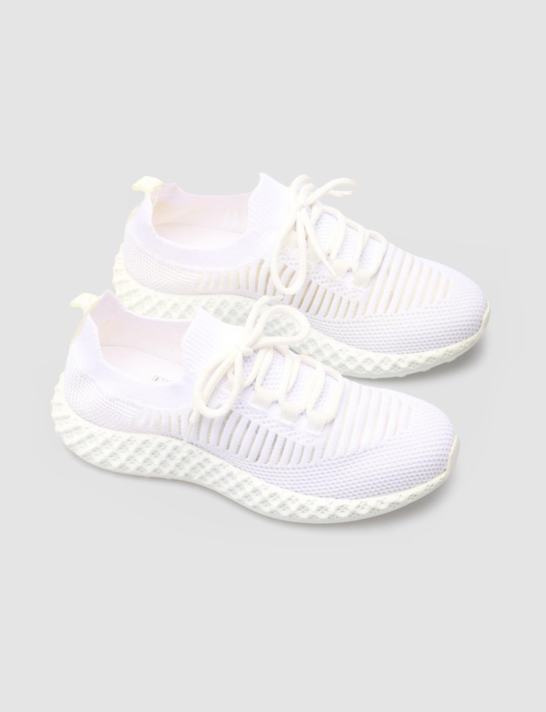 Beyaz Bağcıklı Kadın Spor Ayakkabı