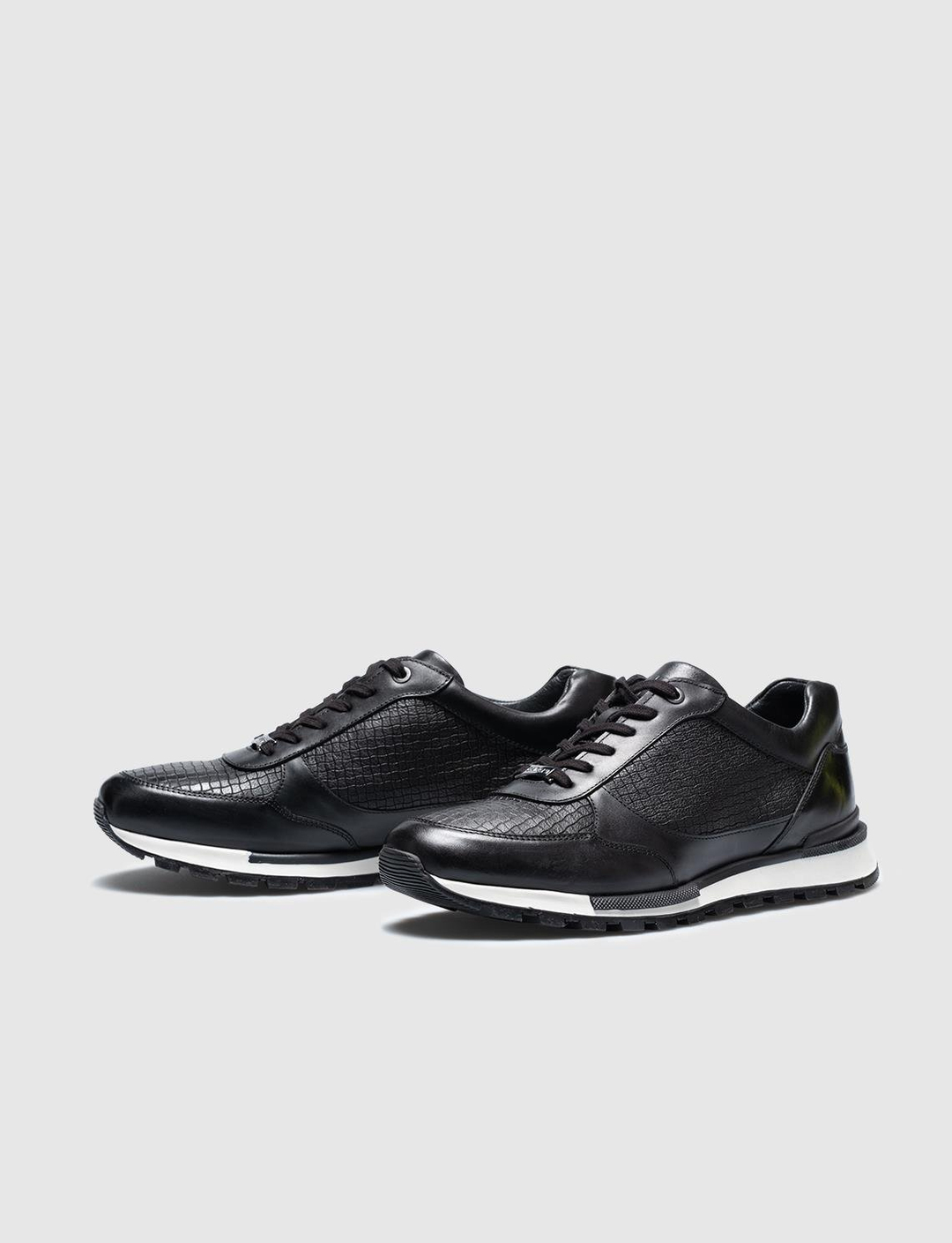 Gerçek Deri Siyah Bağcıklı Özel Tasarımlı Erkek Spor Ayakkabı