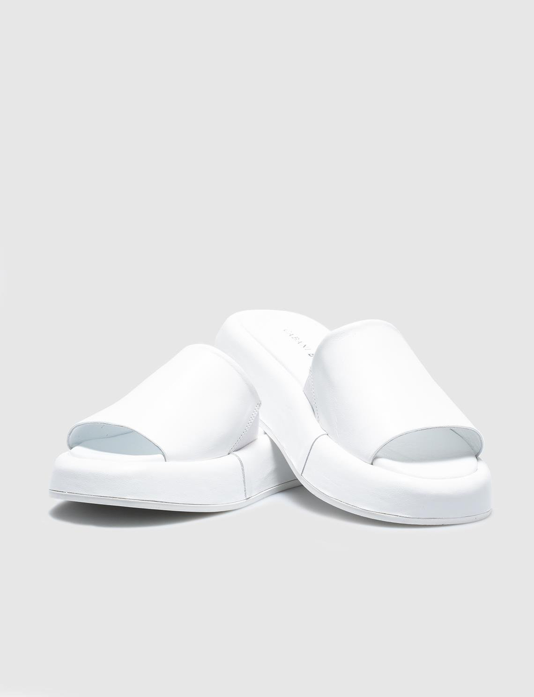 Hakiki Deri Beyaz Kadın Düz Terlik