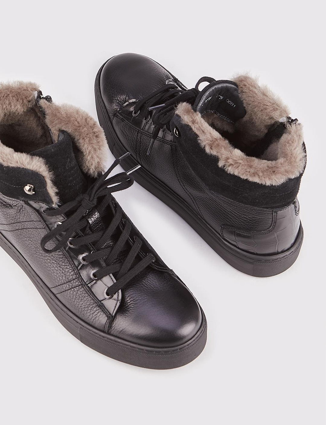 Hakiki Deri Siyah Bağcıklı Erkek Kürklü Bot