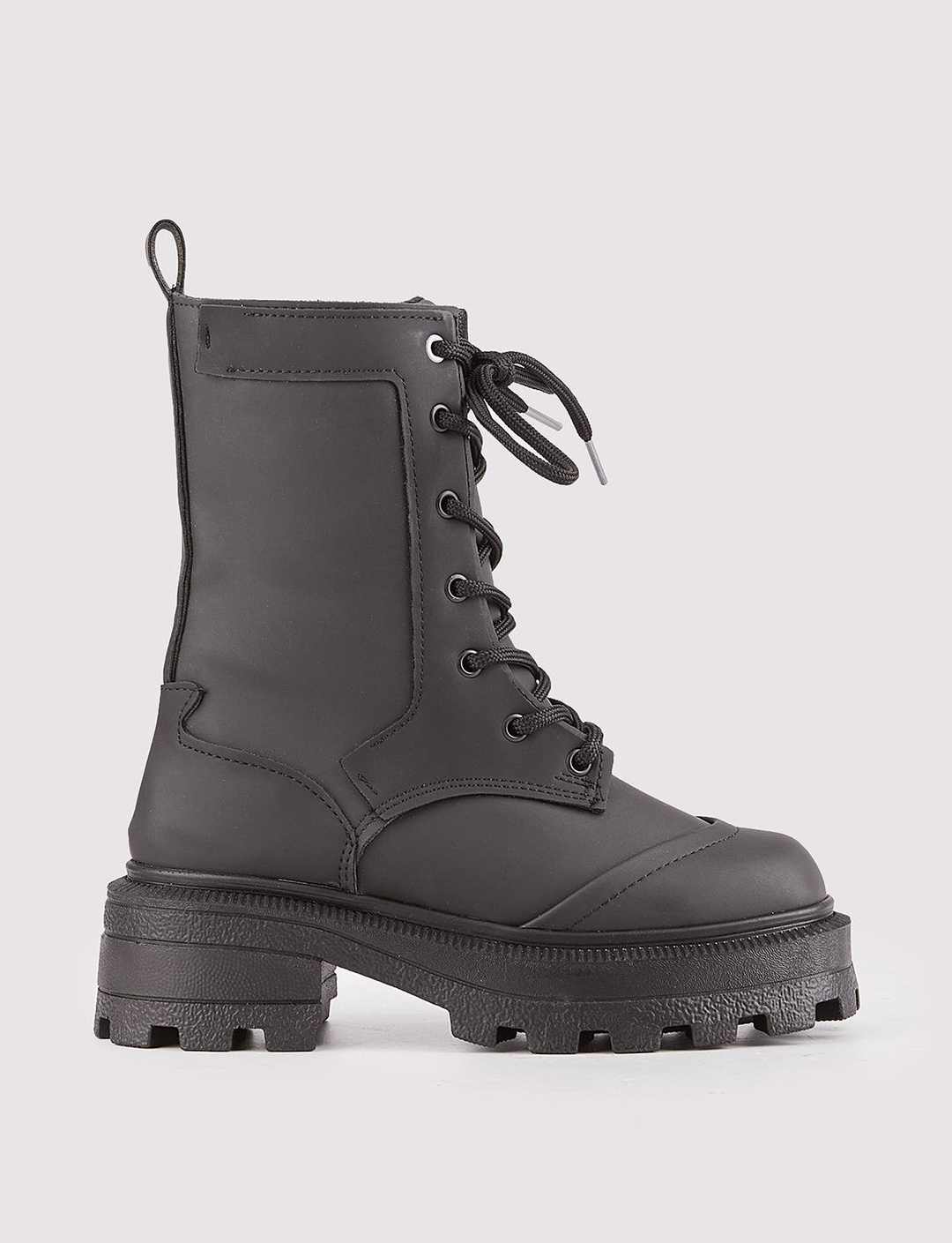 Kadın Siyah Bağcıklı Fermuarlı Günlük Bot