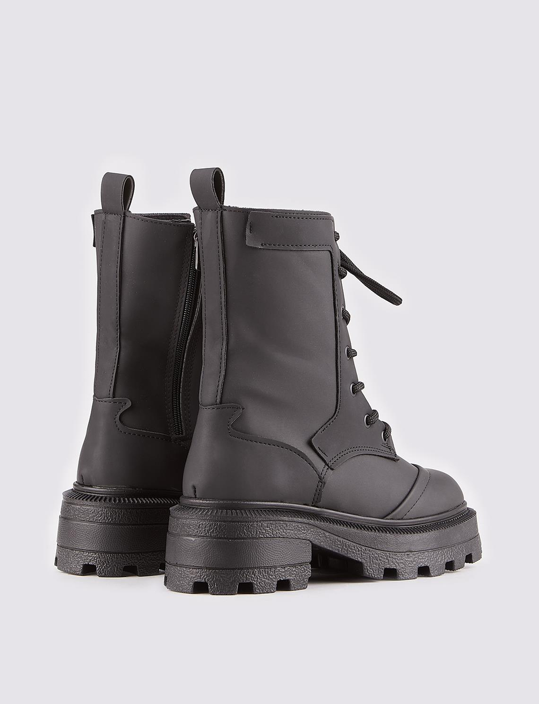 Kadın Siyah Bağcıklı Fermuarlı Günlük Bot