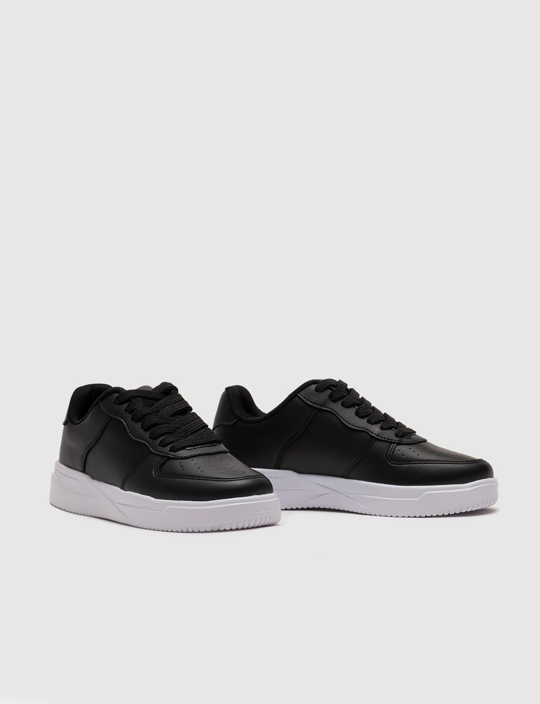 Siyah Bağcıklı Kadın Spor Ayakkabı