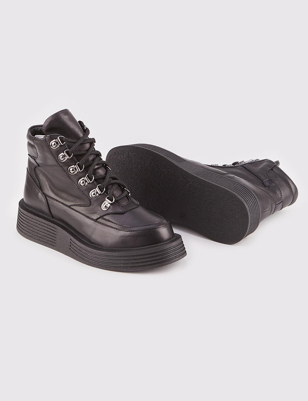 Termo Tabanlı Hakiki Deri Siyah Bağcıklı Kadın Günlük Bot