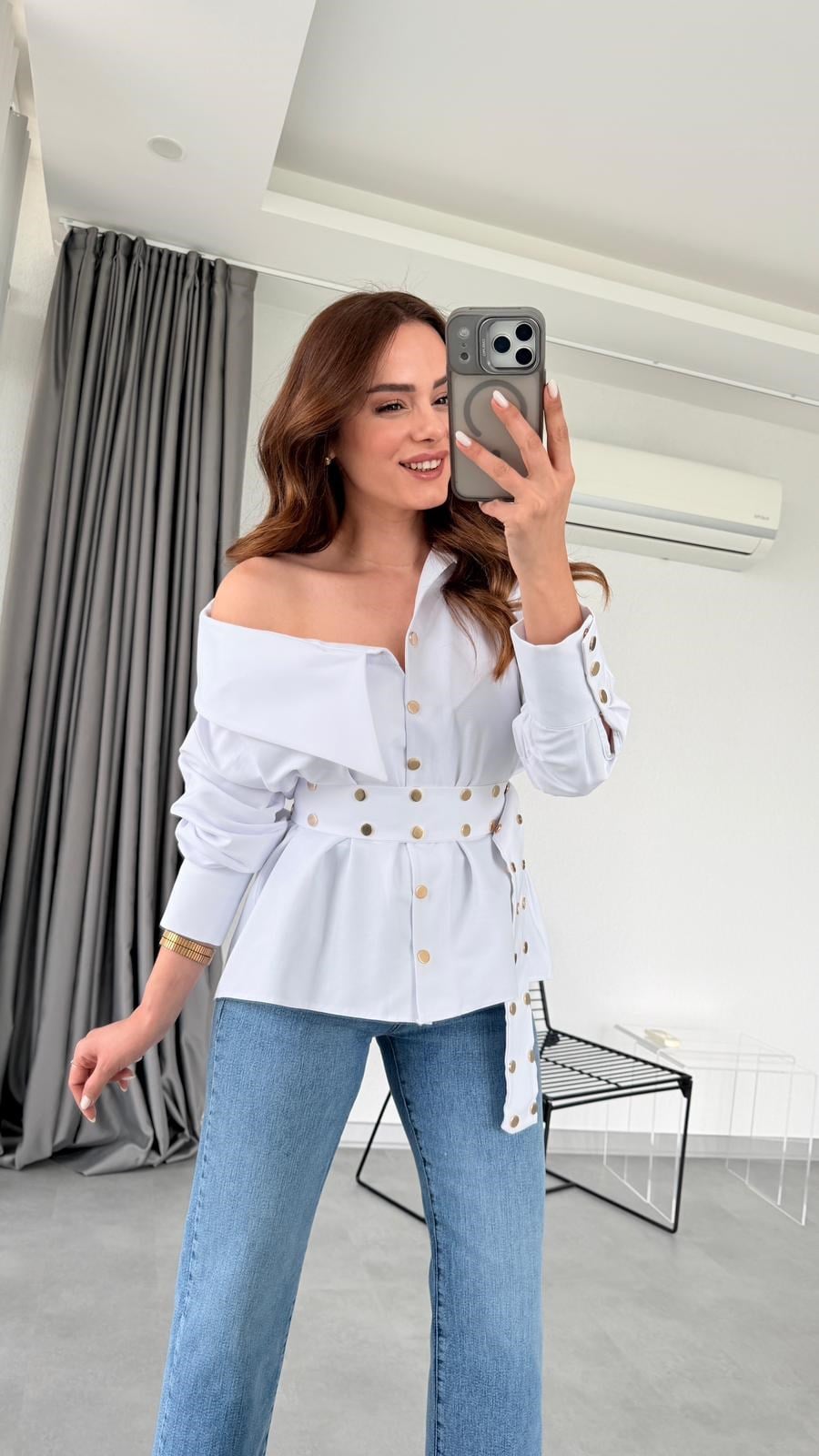 Beyaz Carla Tasarım Model Kemerli Gömlek