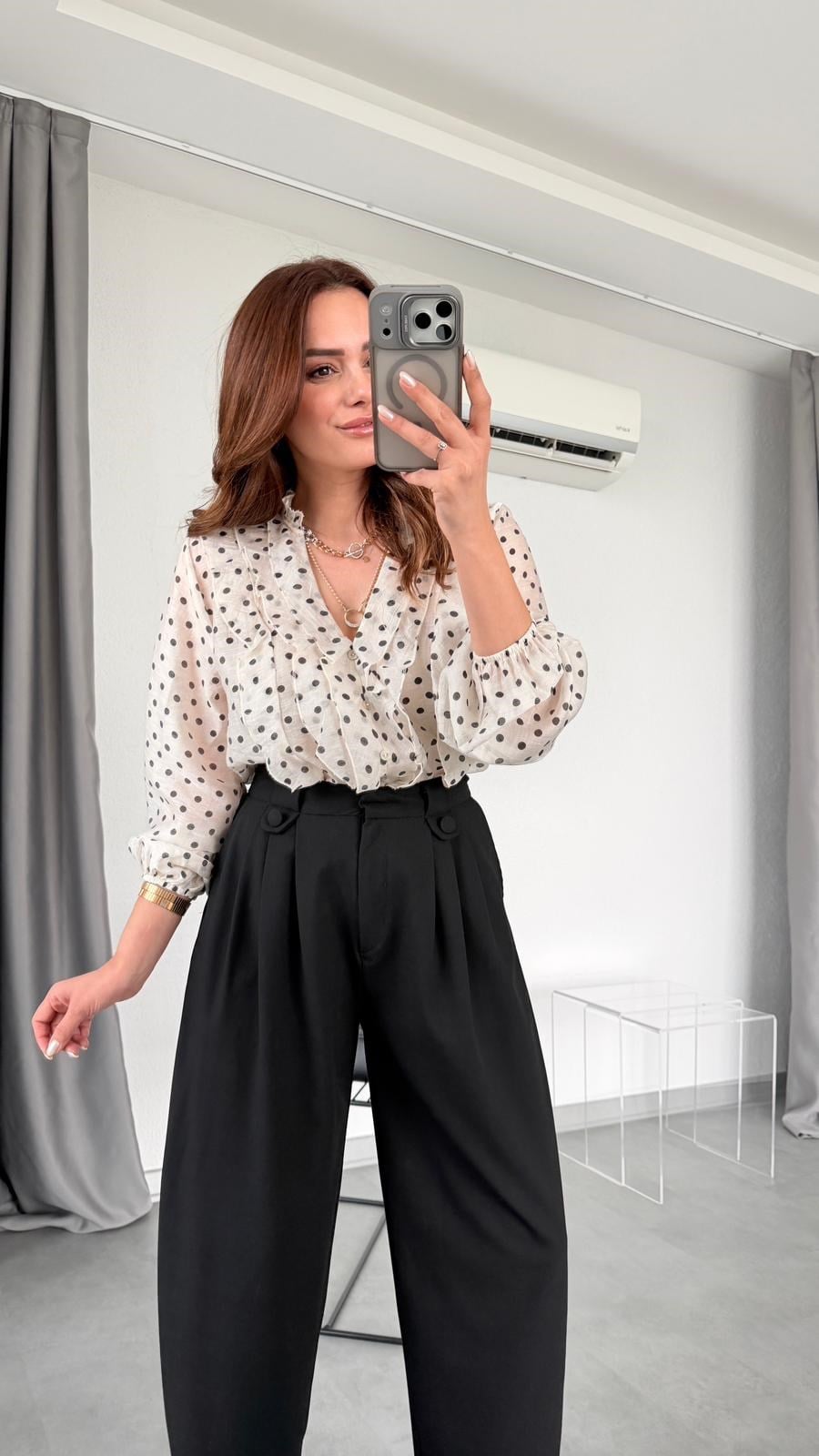 Karen Puantiyeli Fırfırlı Gömlek