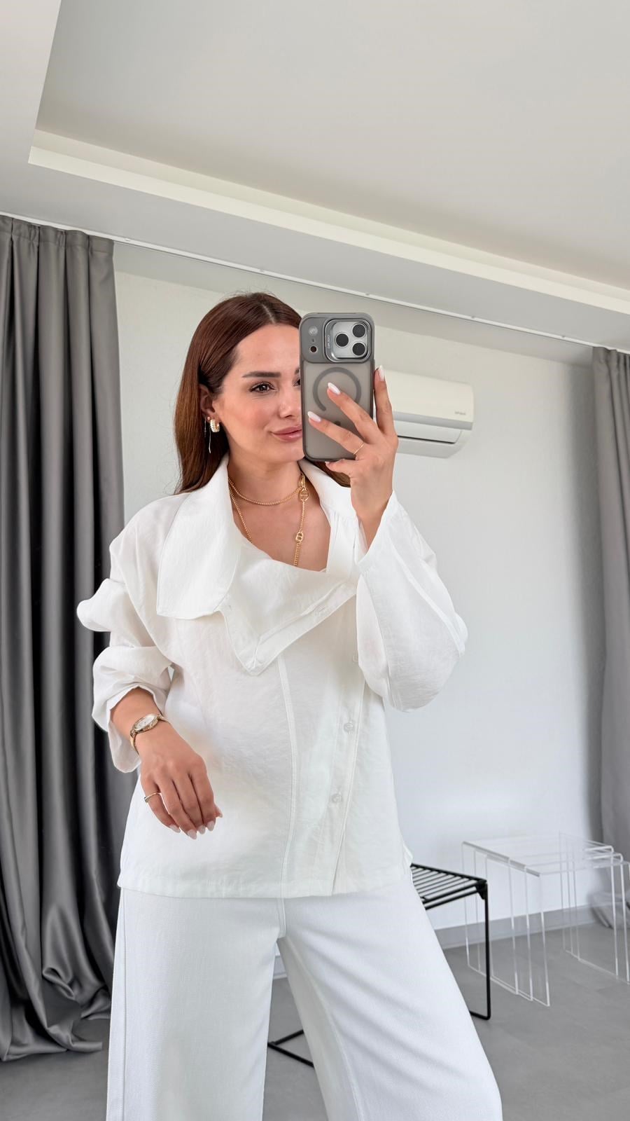 Beyaz Elsa Dik Yakalı Gömlek