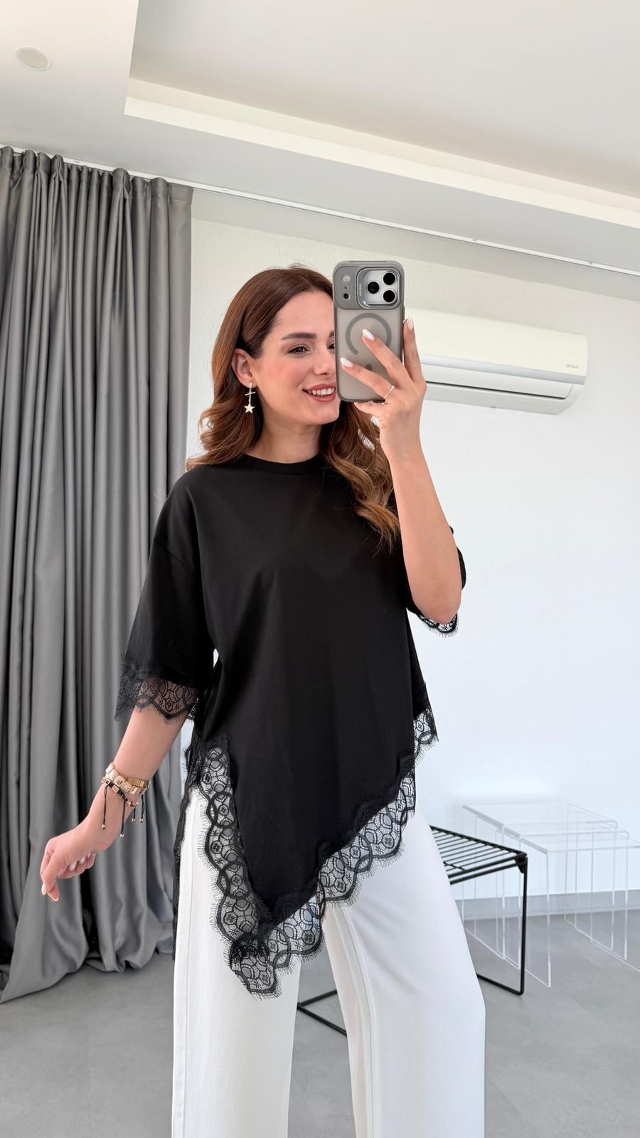 Siyah Dantel Detaylı Tişört