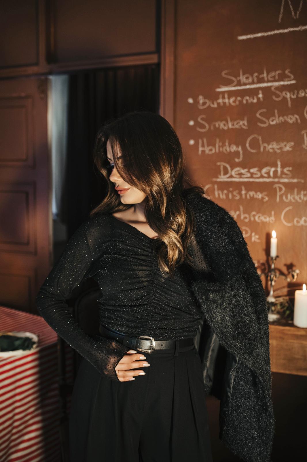 Siyah Drape Detaylı Bluz