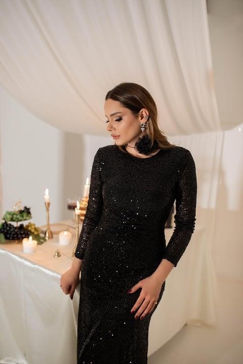 Gül Aksesuarlı Midi Pul Payet Elbise