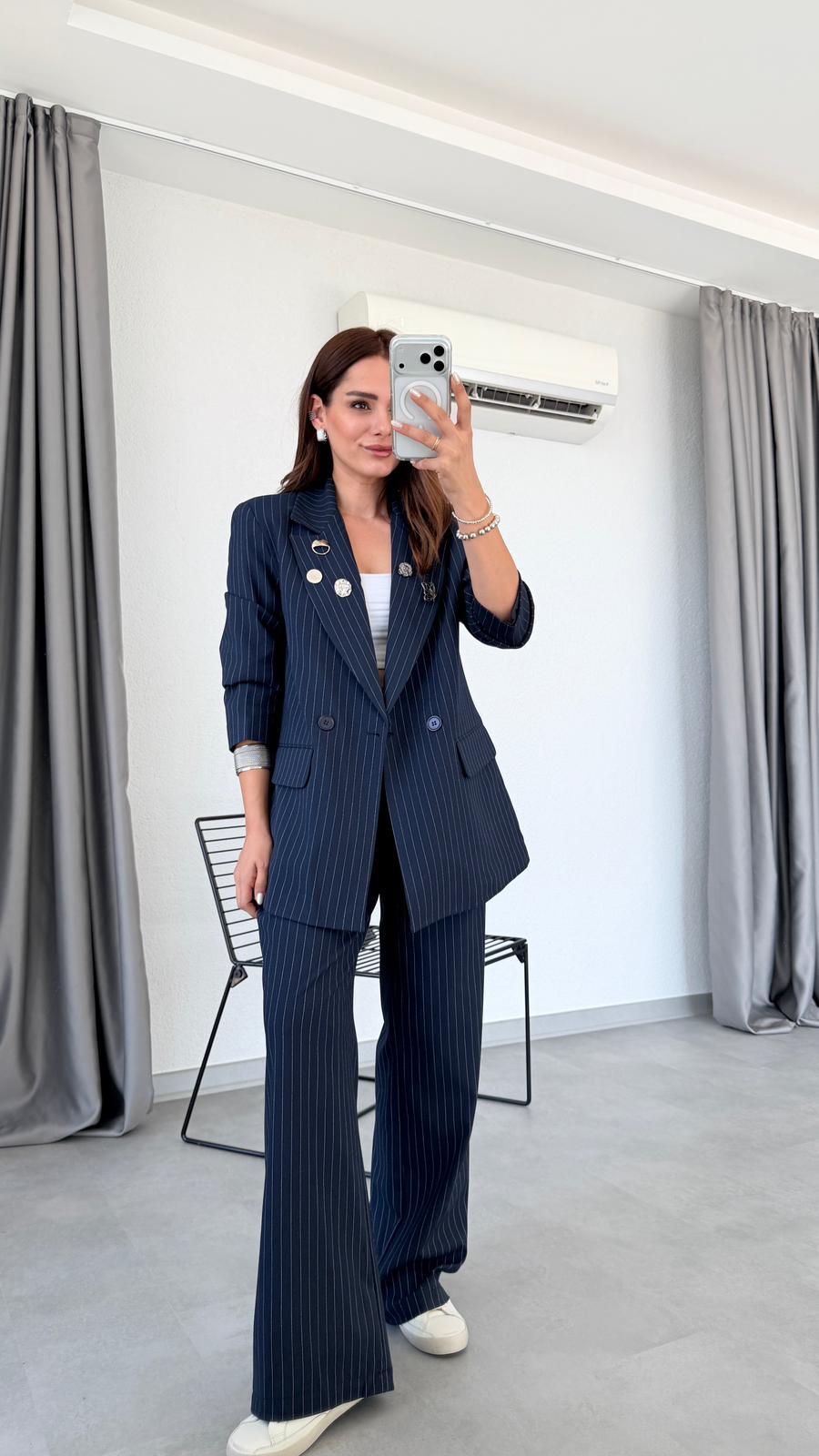 Pelin Yıldız Butik | Here Broş Detaylı Blazer Ceket Pantolon Takım | Mersin Butik 