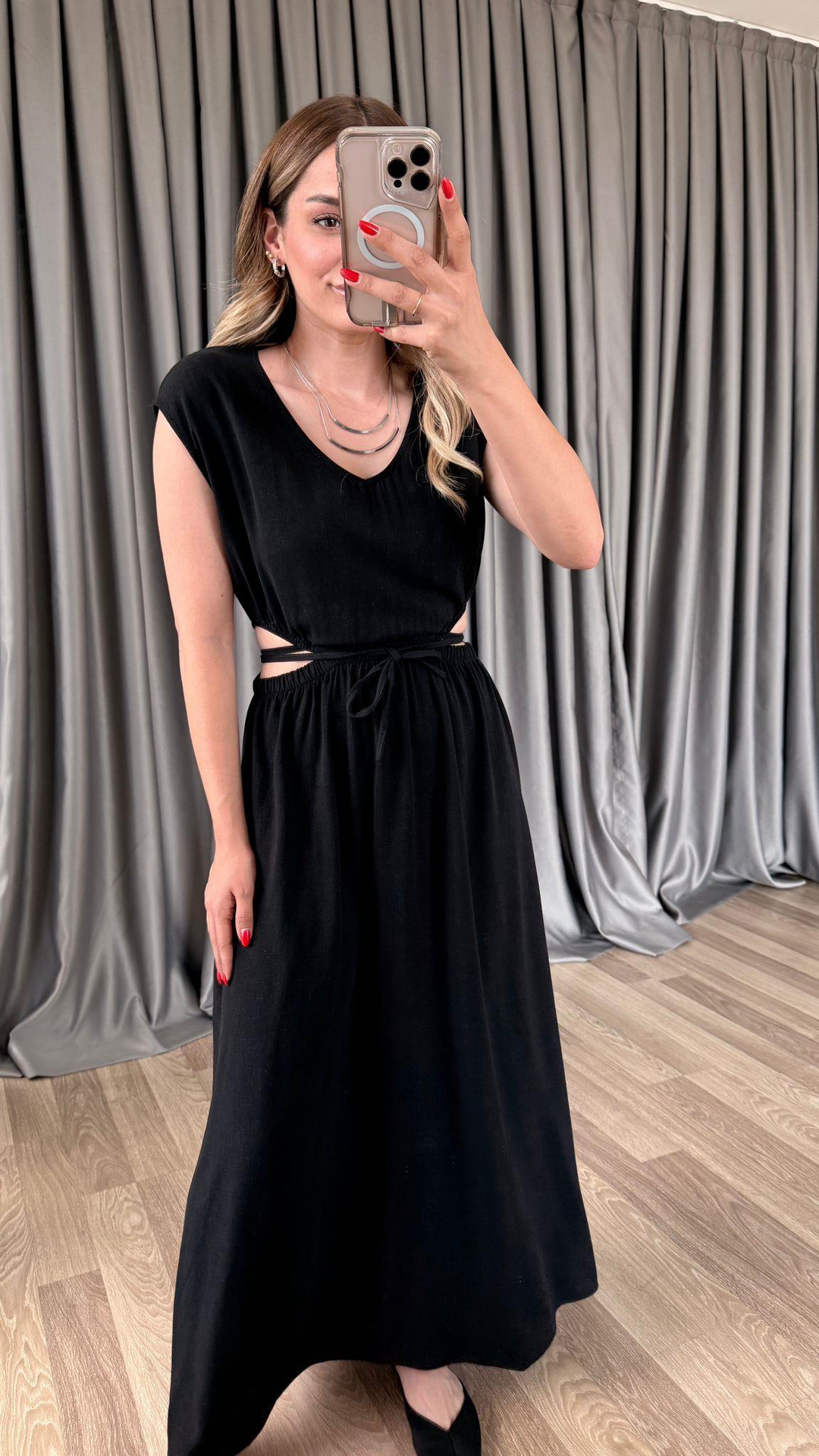 Siyah Pencere Detaylı Elbise