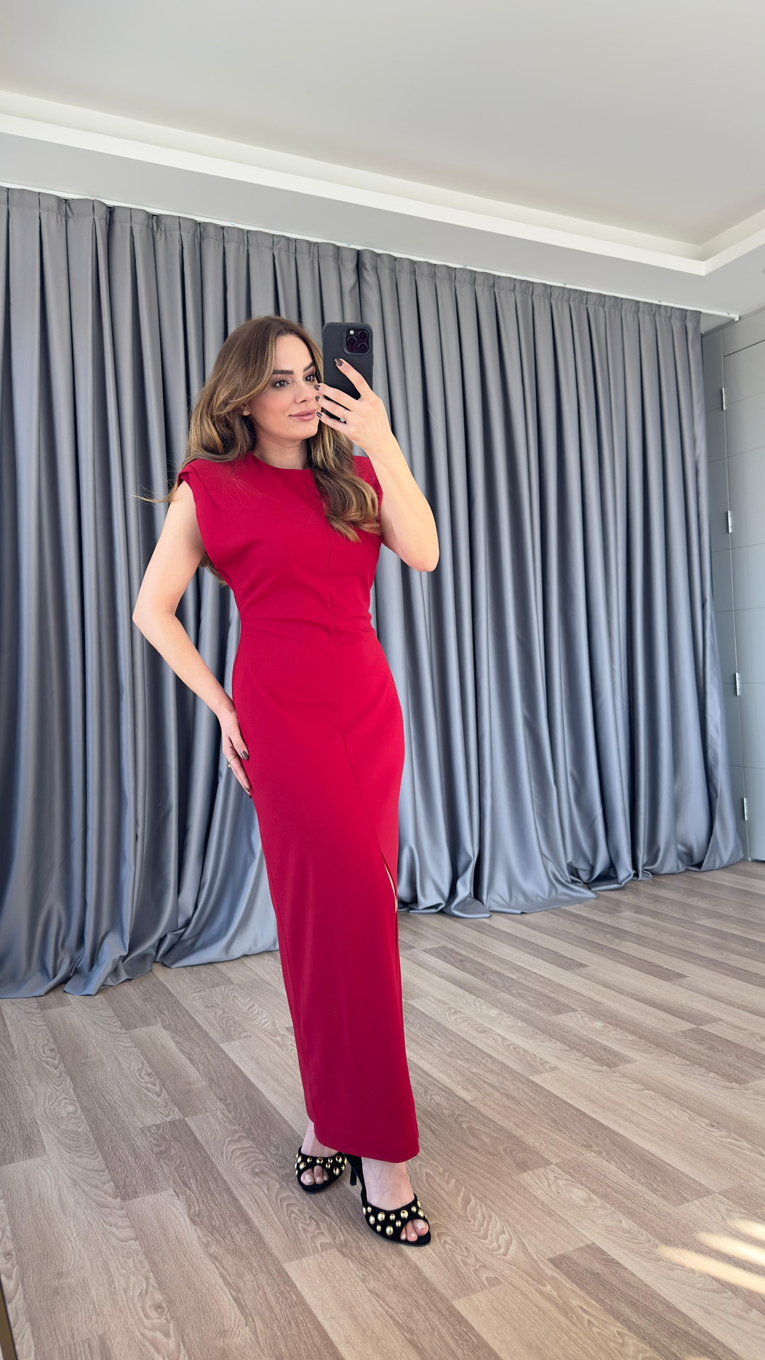 Vatkalı Önü Yırtmaç Detaylı Elbise