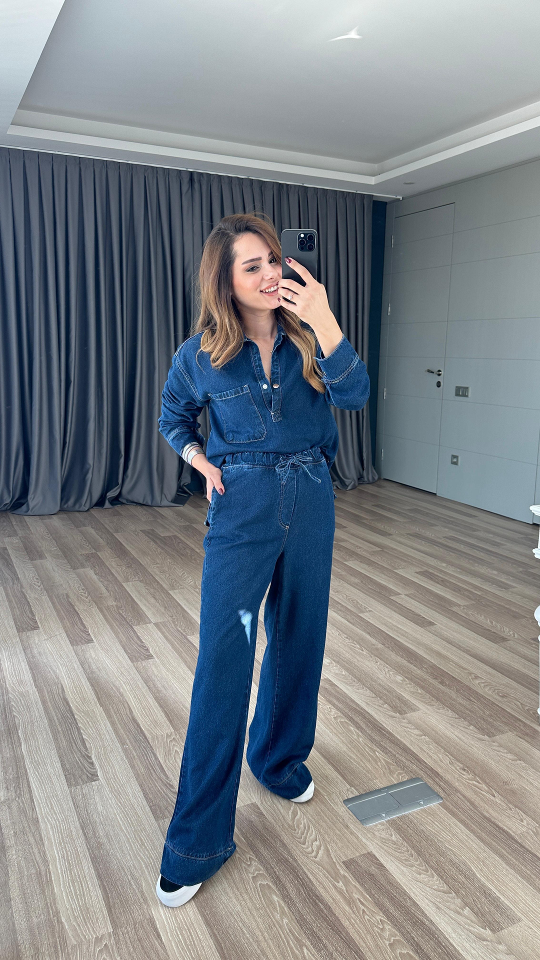 Yırtmaç Detaylı Alt Üst Denim Takım