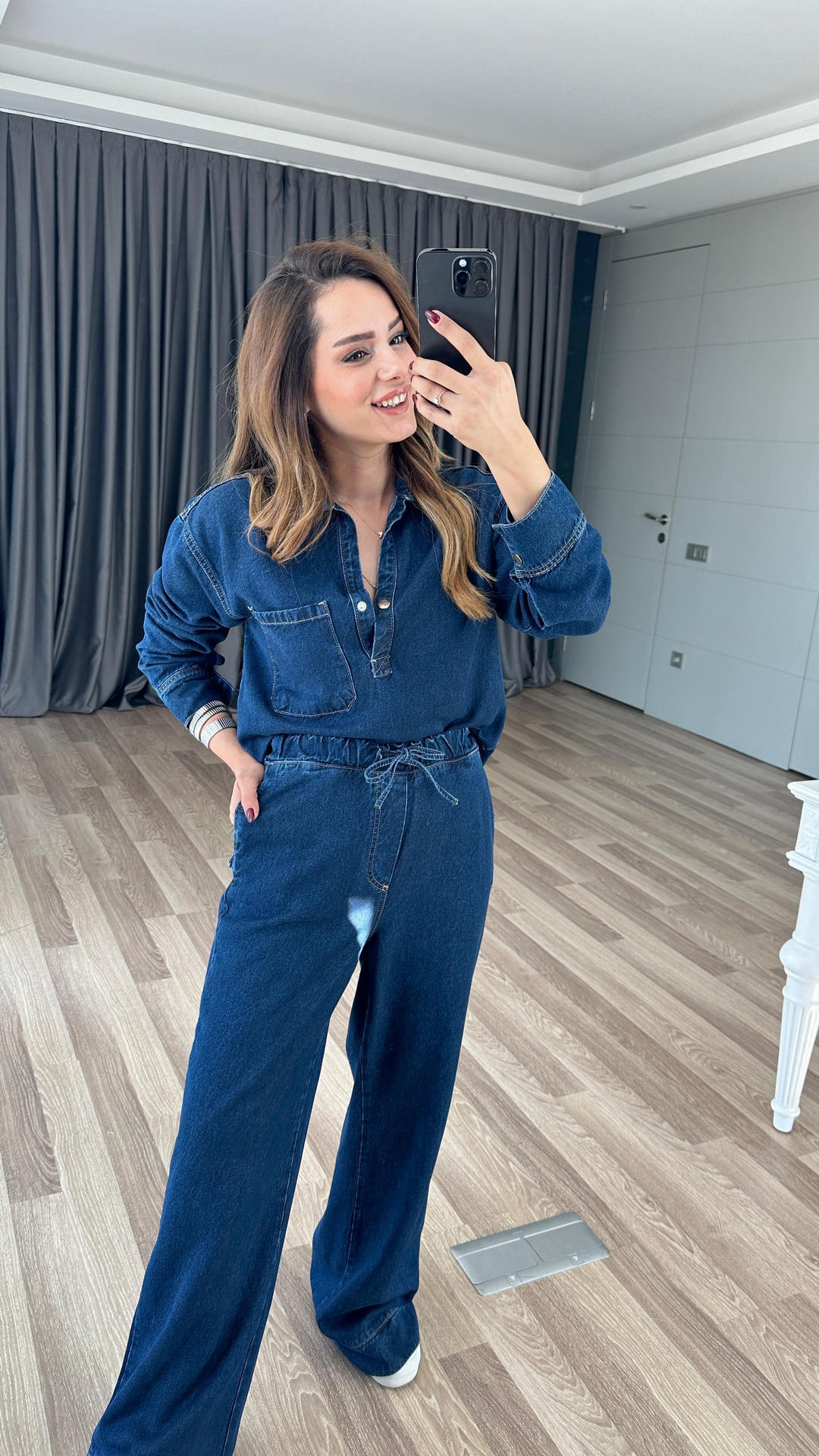 Yırtmaç Detaylı Alt Üst Denim Takım
