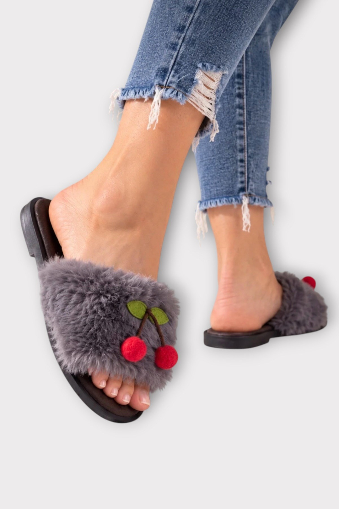 Kadın Peluş Kirazlı Ev Terliği FÜME