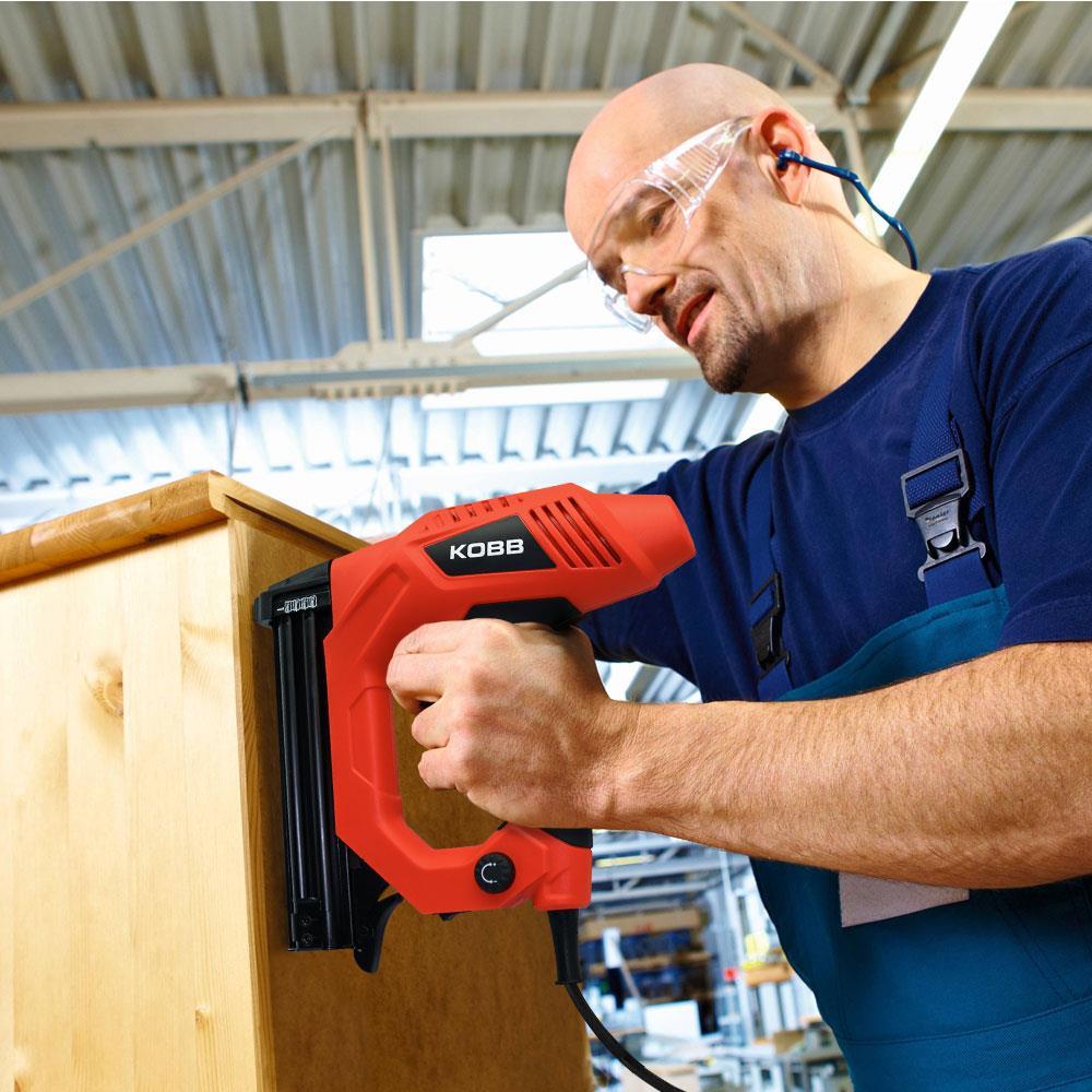KOBBKOBB KBZ90 15-25mm Zımba ve 15-32mm Profesyonel Çivi Çakma Makinesi + 3000 adet Yedek Zımba ve ÇiviKBZ90