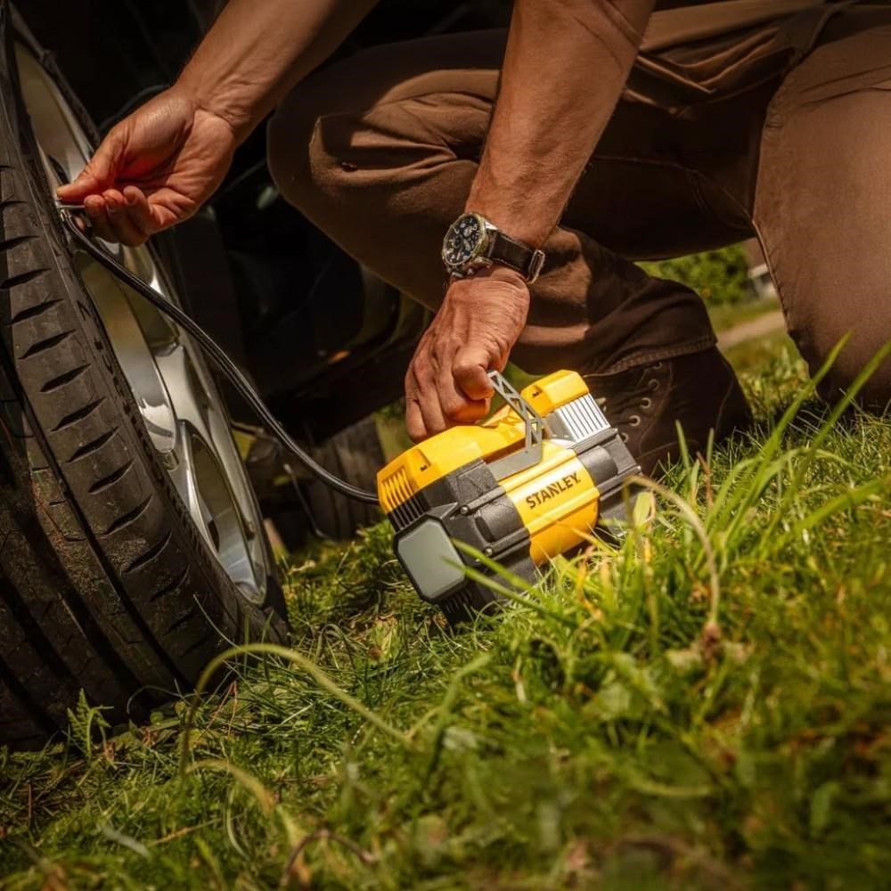 STANLEYSTANLEY SXIF0001 12Volt 150 PSI Dijital Basınç Göstergeli Lastik Şişirme Pompası + Led LambaSXIF0001