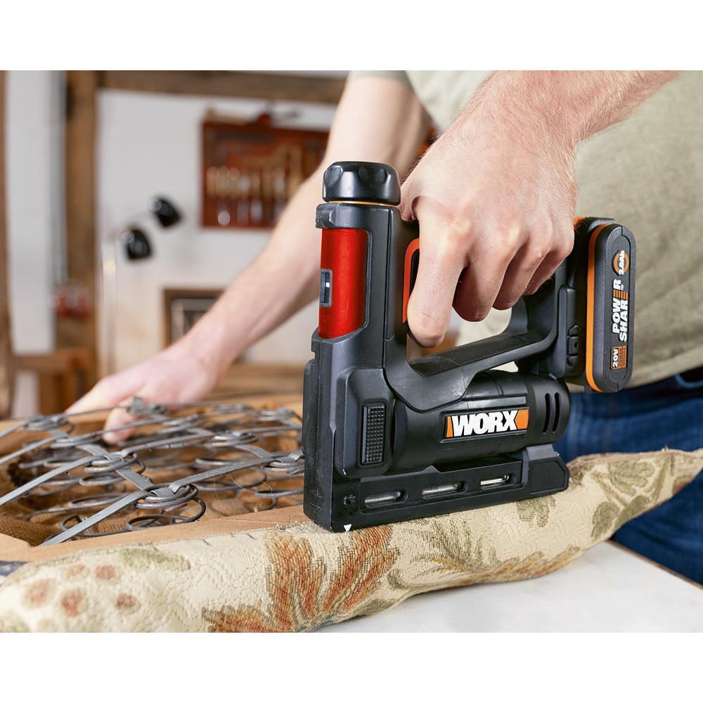 WorxWORX WX843 20Volt/2.0Ah. Li-ion Şarjlı Profesyonel 6-14mm Zımba ve 15mm Çivi Çakma + 3500 adet Yedek Zımba ve ÇiviWX843