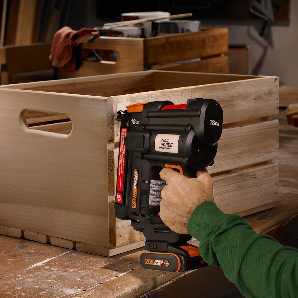 WorxWORX WX844 20Volt/2.0Ah Li-ion 16-40mm Profesyonel Şarjlı Zımba Makinesi + 2700 Adet Yedek ZımbaWX844