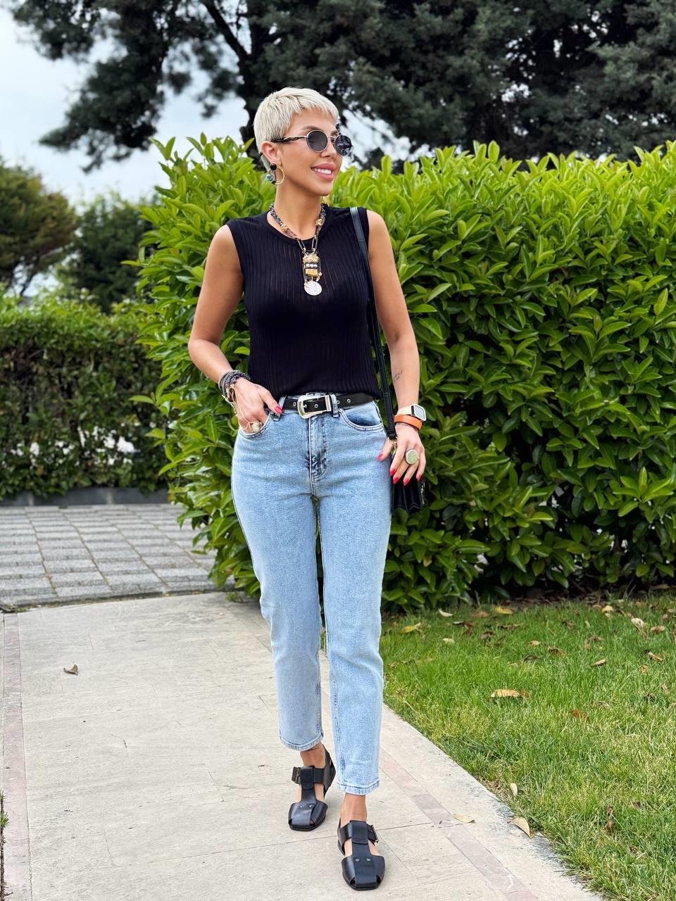 BUZ MAVİSİ KEMERLİ MOM FIT JEAN PANTOLON