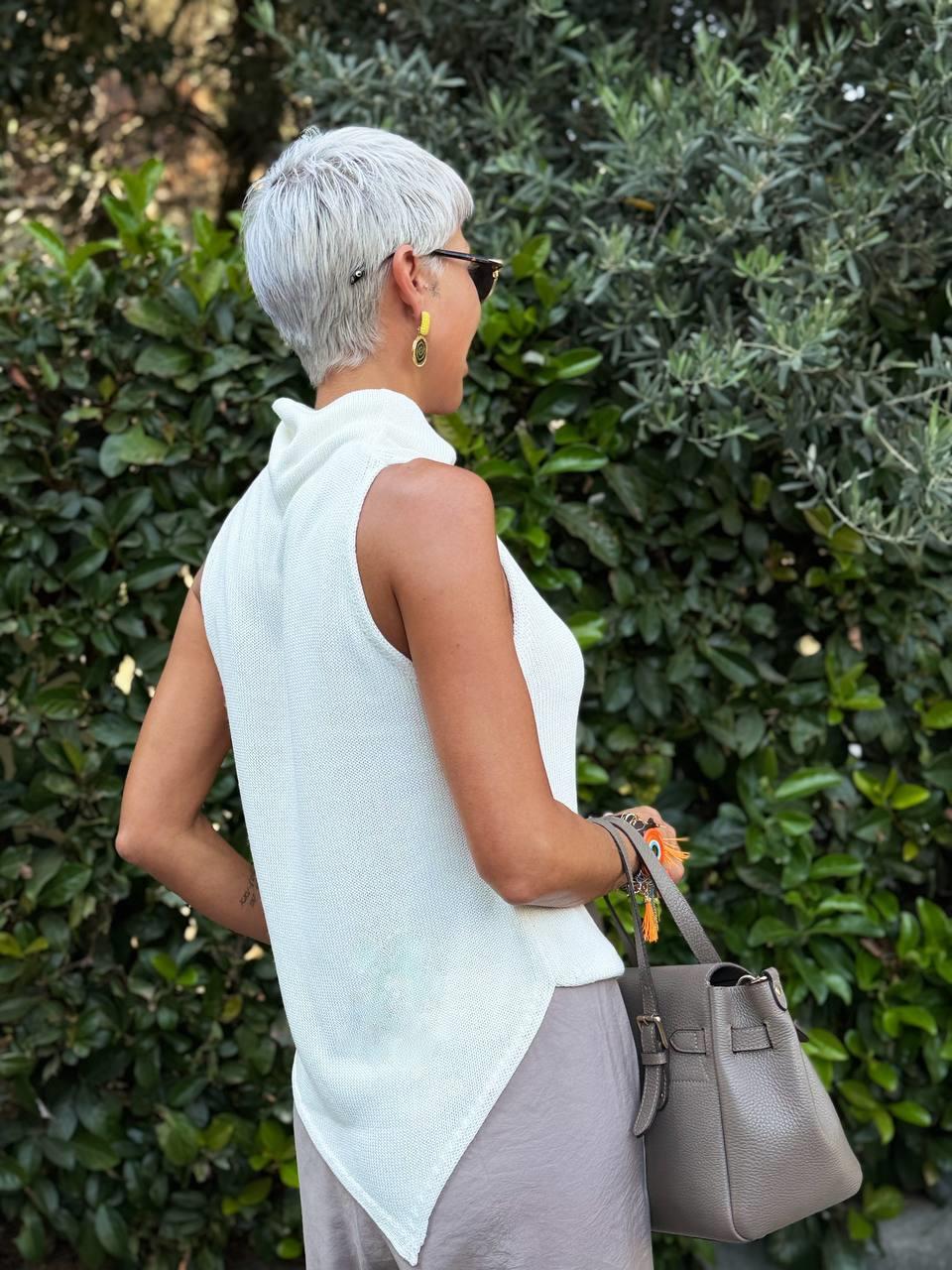 EKRU DİK YAKA ASİMETRİK TRİKO SÜVETER