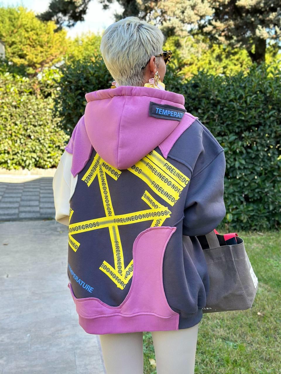 GÜL KURUSU ŞERİT BASKI RENKLİ HOODIE