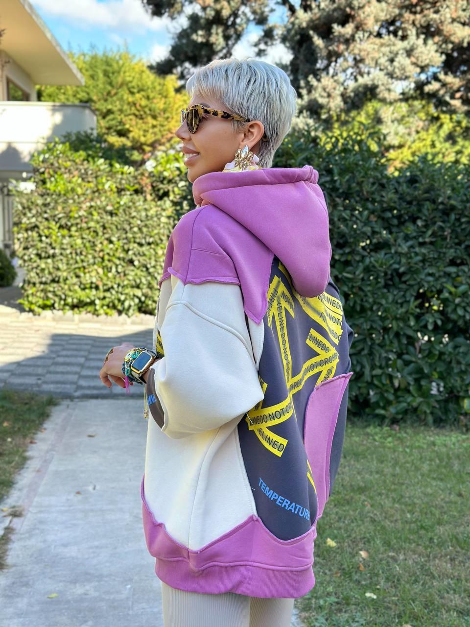 GÜL KURUSU ŞERİT BASKI RENKLİ HOODIE