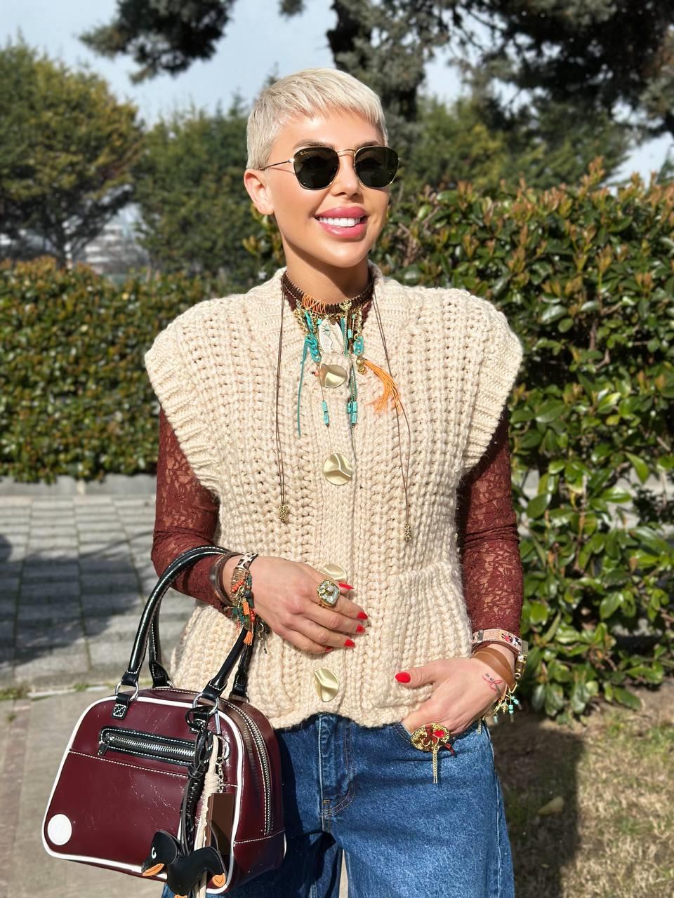 KREM YUMUŞAK DOKULU DÜĞMELİ TRİKO YELEK