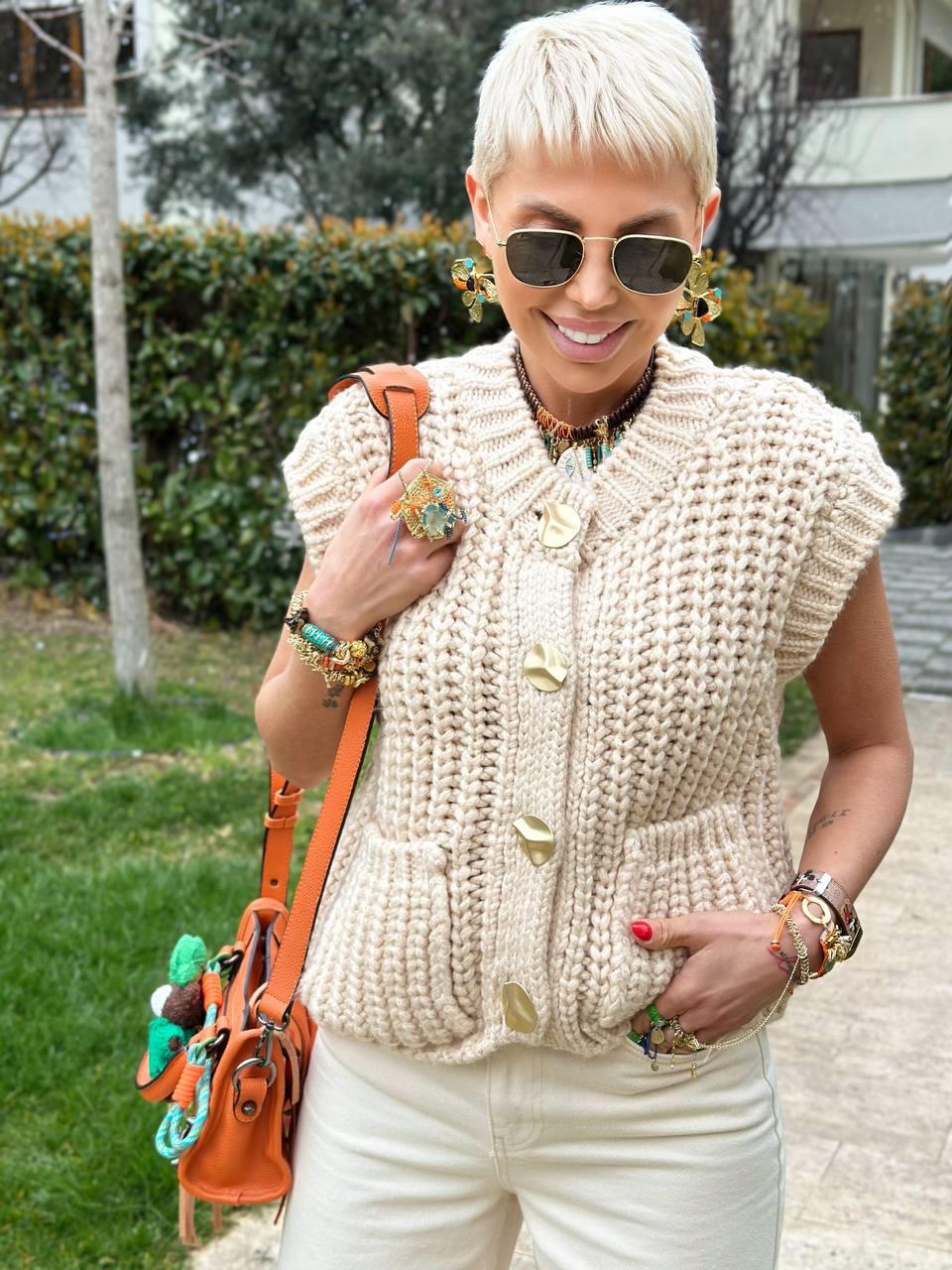 KREM YUMUŞAK DOKULU DÜĞMELİ TRİKO YELEK