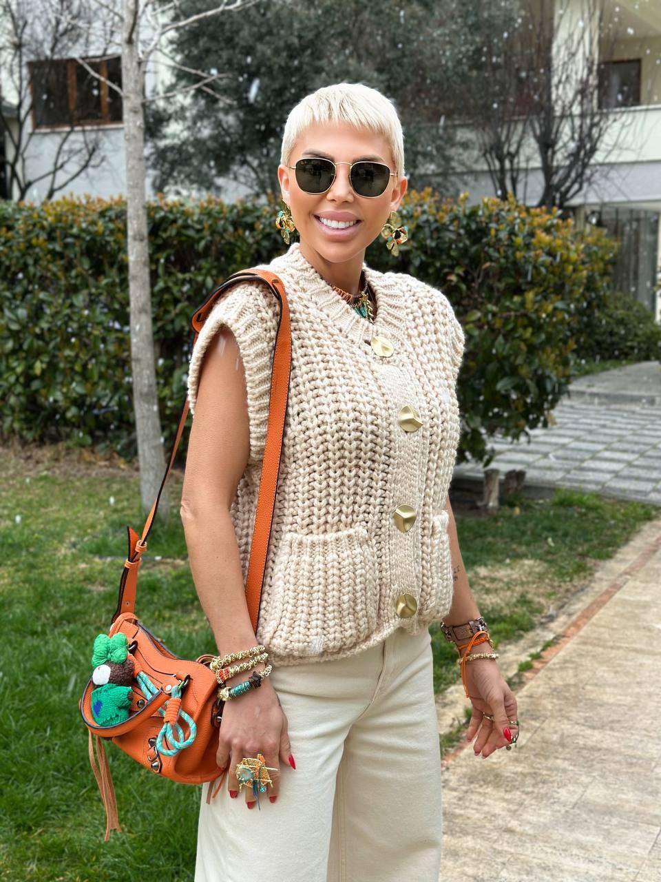 KREM YUMUŞAK DOKULU DÜĞMELİ TRİKO YELEK