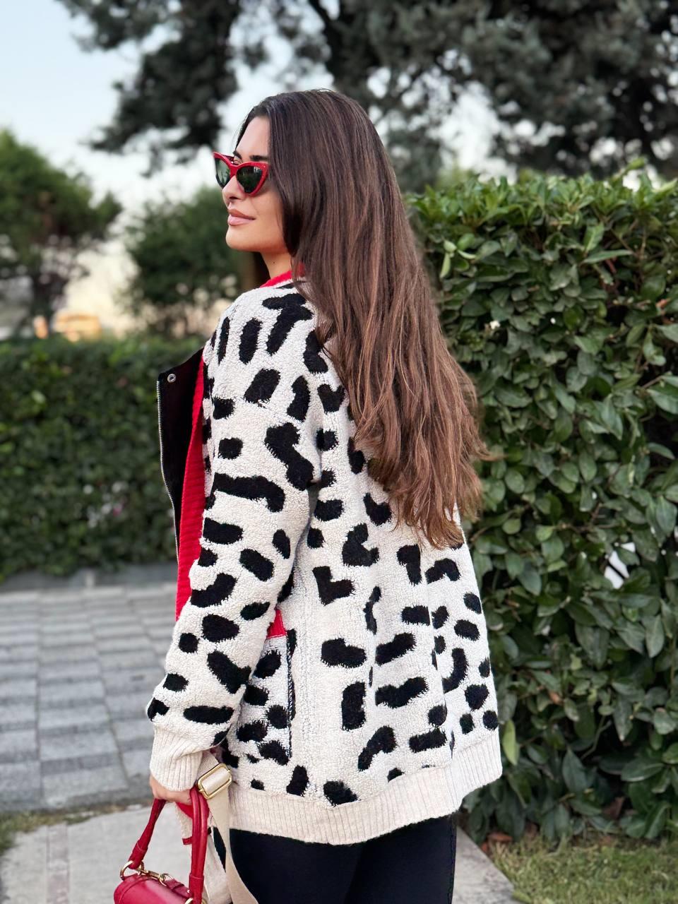 LEOPAR DESENLİ DERİ GARNİLİ TRİKO HIRKA 