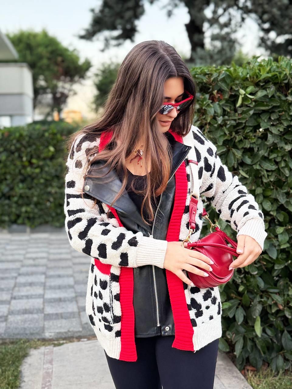 LEOPAR DESENLİ DERİ GARNİLİ TRİKO HIRKA 