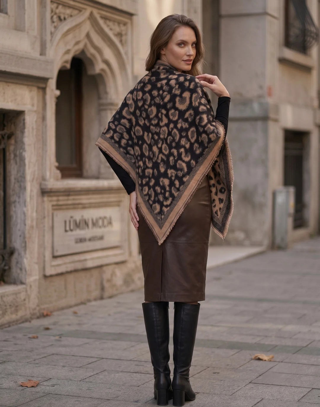 Leopar Desenli Üçgen Şal Camel
