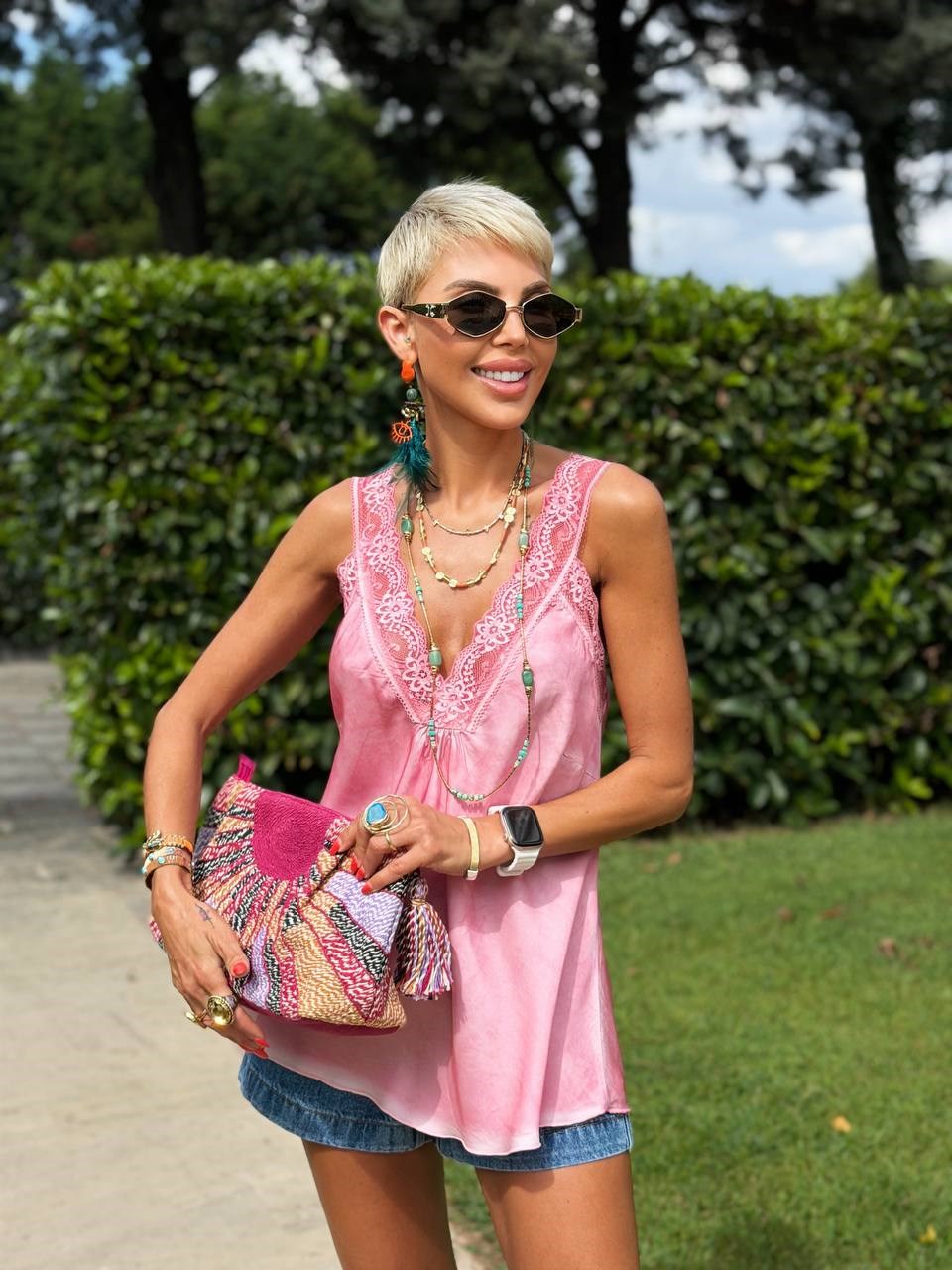 PEMBE ASKILI YAKASI DANTELLİ İPEK BLUZ