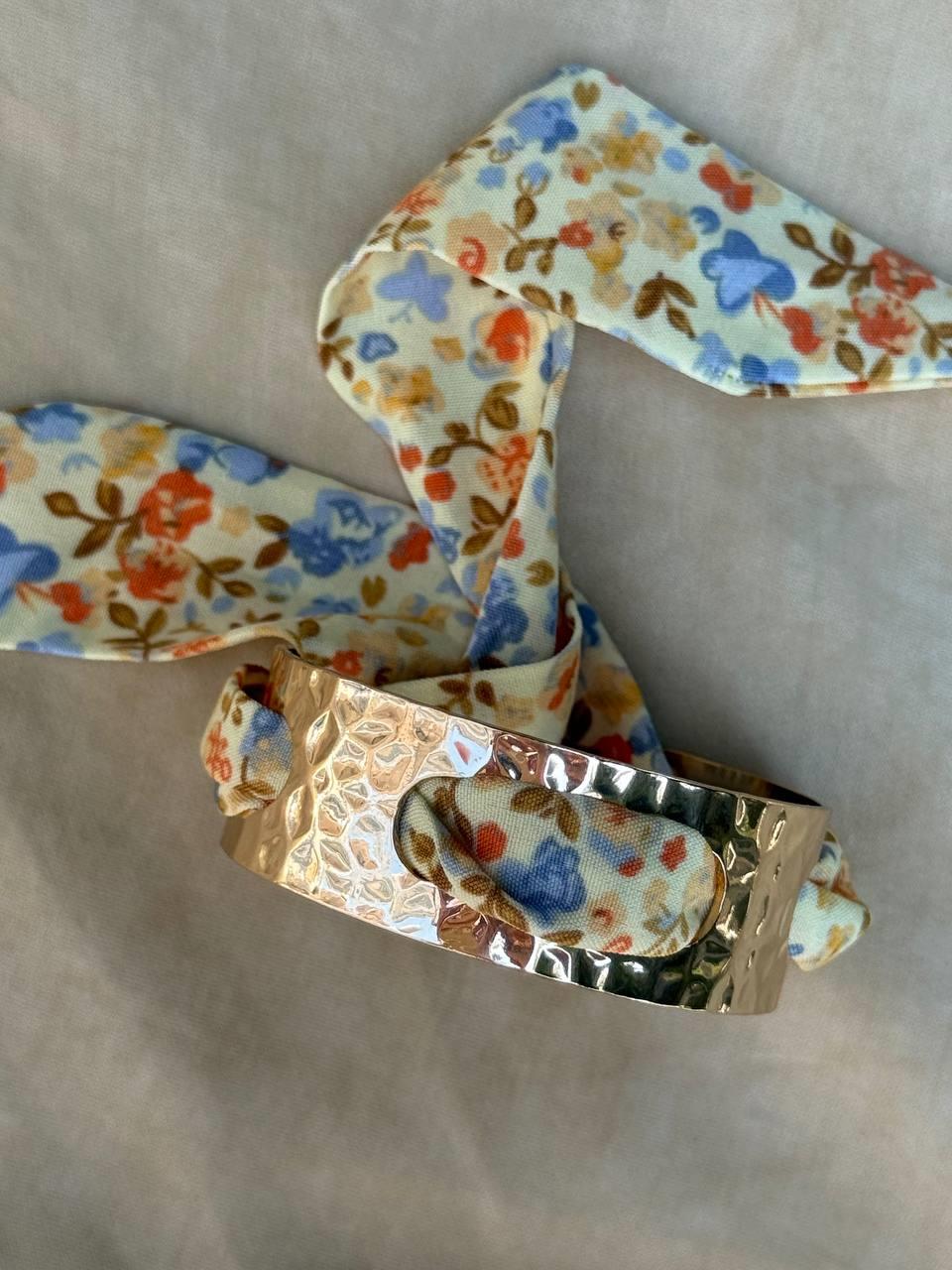 SARI ÇİÇEK DESEN KELEPÇE BİLEKLİK
