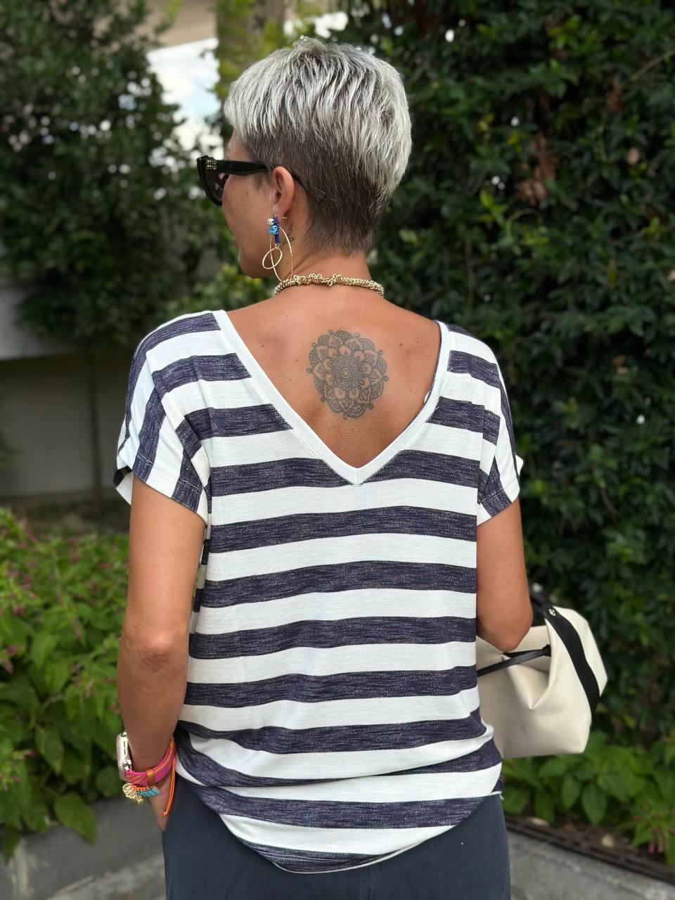 SİYAH BEYAZ ÖN ARKA V YAKA İTHAL TSHIRT 