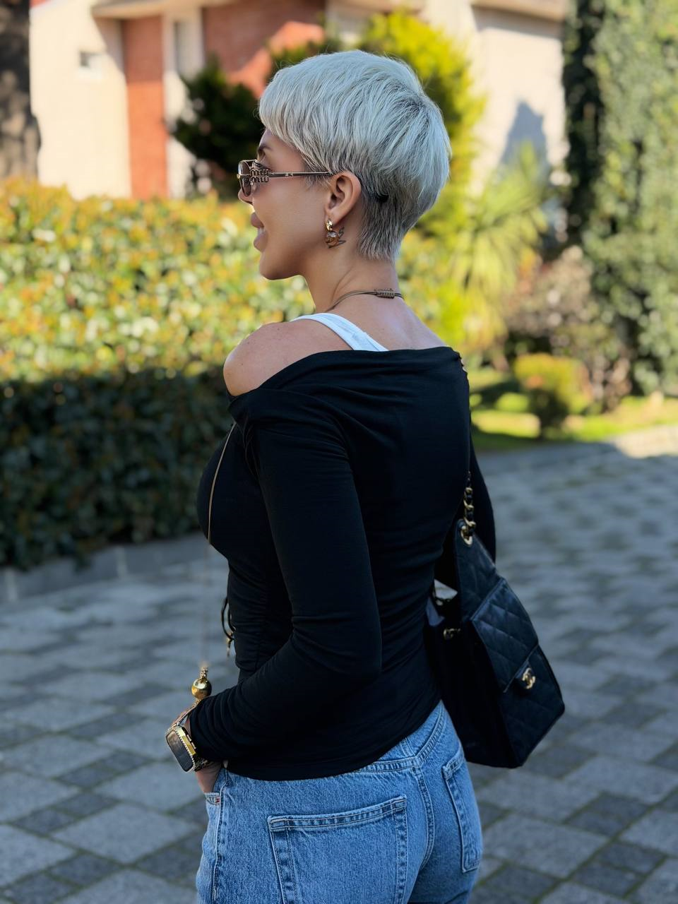 SİYAH BODYLİ ASİMETRİK BÜZGÜLÜ BLUZ