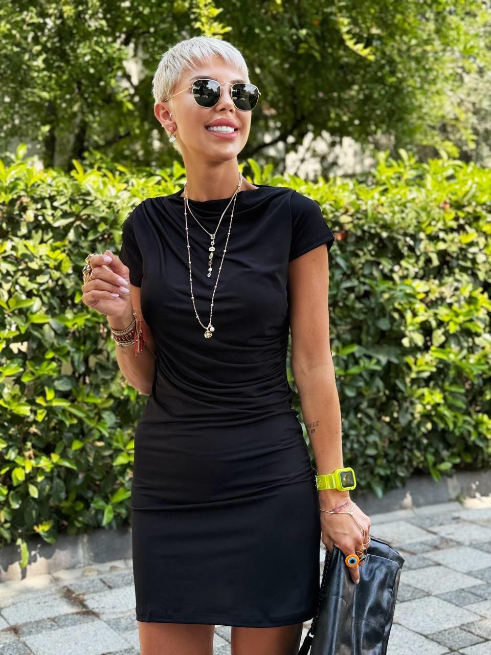 SİYAH DRAPE DETAY MİDİ ELBİSE